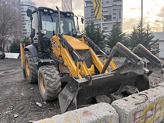 Kırıcılı Kepçe (JCB)